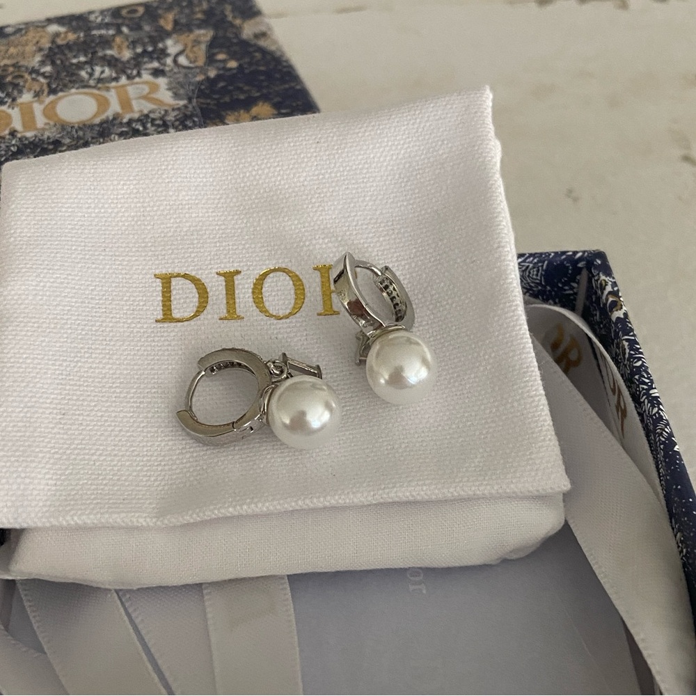 Dior Jadior Etoile Pearl Huggies